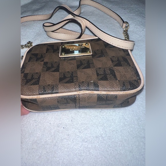 Michael kors crossbody - Picture 3 of 7